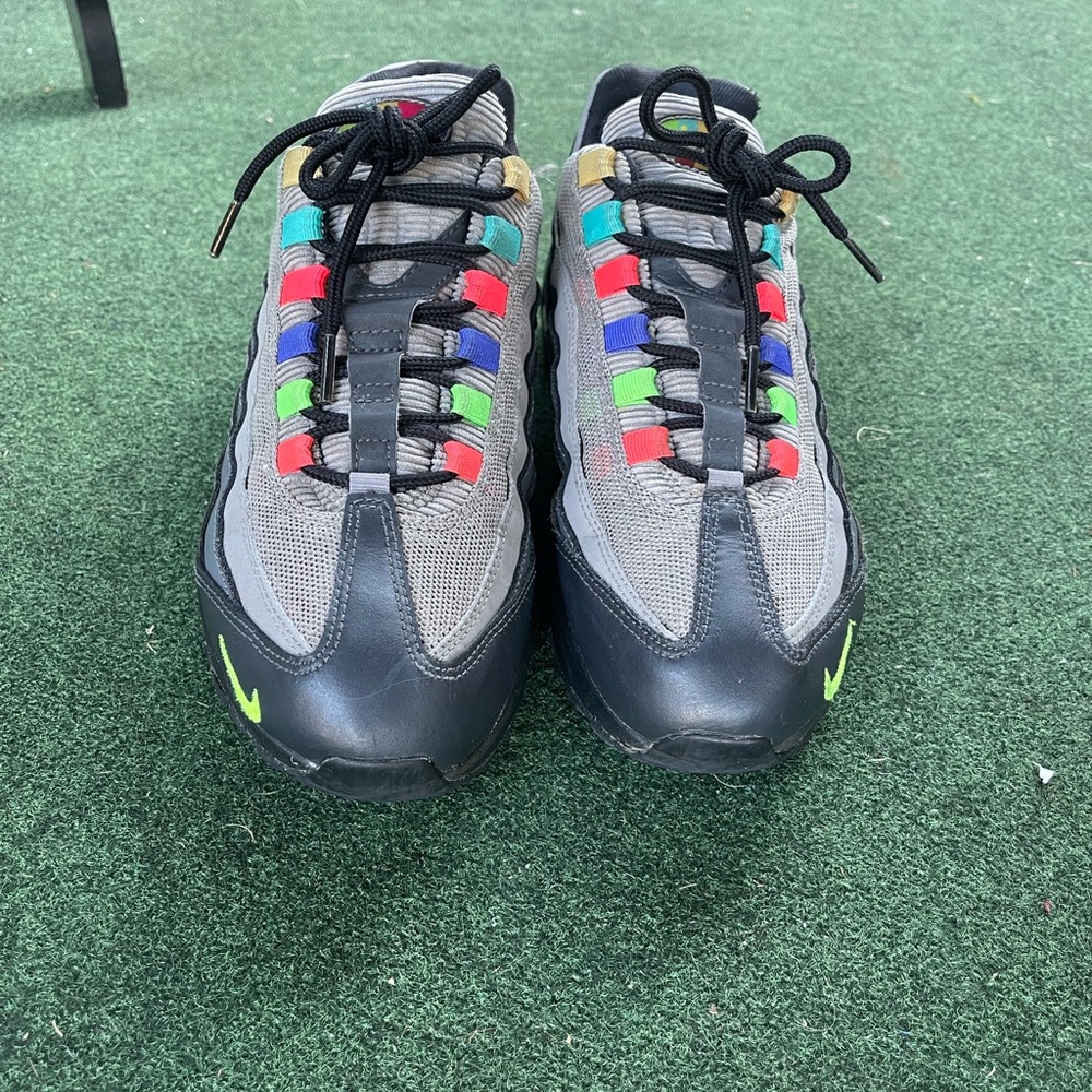 Nike Air Max size 8  Gray and multicolor Black Sneakers